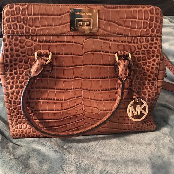 Micheal Kors Croc Leather Astrid - Picture 2 of 6